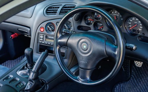 復活したマツダ「RX-7」 世界が称賛したスポーティなシルエットと気持ち昂る走りを、今一度全身で味わってみた