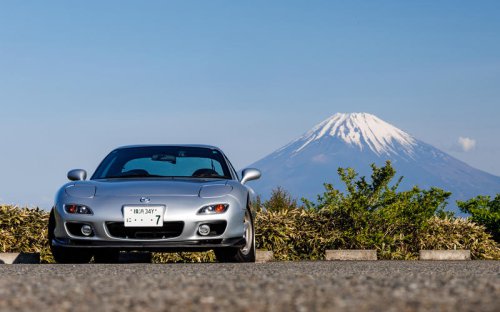 復活したマツダ「RX-7」 世界が称賛したスポーティなシルエットと気持ち昂る走りを、今一度全身で味わってみた