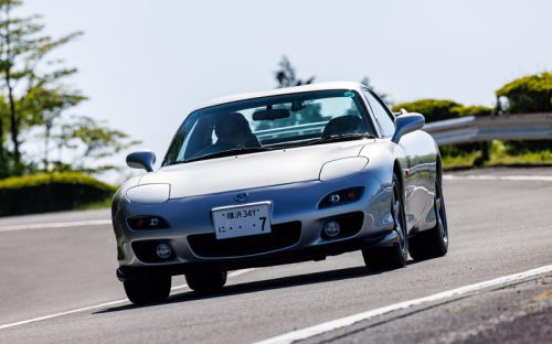 復活したマツダ「RX-7」 世界が称賛したスポーティなシルエットと気持ち昂る走りを、今一度全身で味わってみた