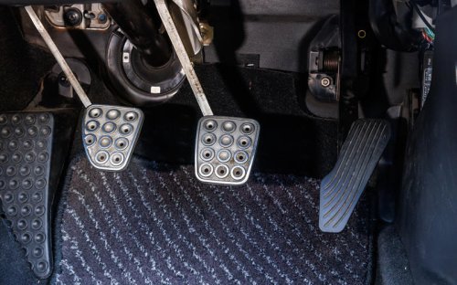 復活したマツダ「RX-7」 世界が称賛したスポーティなシルエットと気持ち昂る走りを、今一度全身で味わってみた
