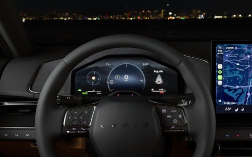 レクサスの新型「ES」初試乗 ハイブリッドとバッテリEV、もっとも好印象なのは?