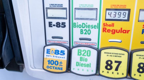 What is the 4-gallon minimum 'law' and which fuel type does it apply to?