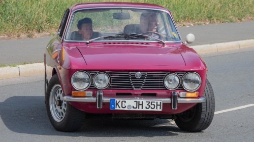 8 classic sports cars from overseas that continue gaining value