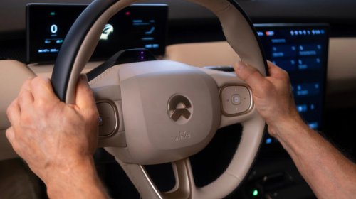 '9 and 3' is the new '10 and 2' steering wheel rule - and here's why