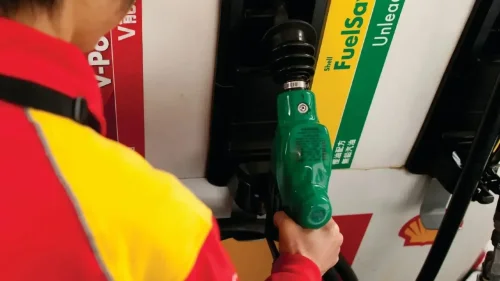 El precio del diésel sigue marcando mínimos, está a punto de igualarse a la gasolina y alegra a miles de conductores