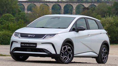 El BYD Dolphin se convierte en una furgoneta eléctrica con 570 km de autonomía y más de 1.000 litros de carga