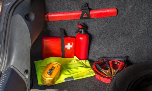 ¿Me pueden multar por no llevar botiquín en el coche?: Lidl arrasa con un kit de emergencia a menos de seis euros que contiene 38 piezas