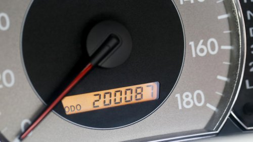 5 simple tips for keeping your car's depreciation to a minimum