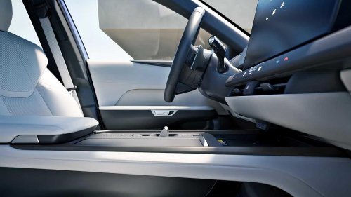 Lexus, Lexus ES, Lexus ES 350h: Luxury, efficiency, and controversial design