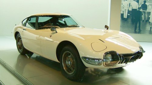 8 classic sports cars from overseas that continue gaining value
