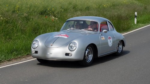 8 classic sports cars from overseas that continue gaining value