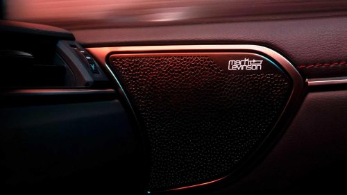 Lexus ES 350h: Luxury, efficiency, and controversial design
