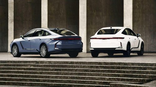 Lexus ES 350h: Luxury, efficiency, and controversial design