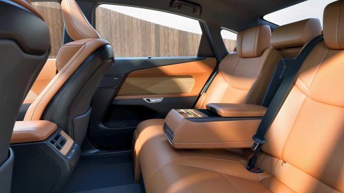 Lexus ES 350h: Luxury, efficiency, and controversial design