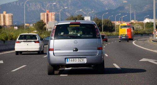 Multa de 200 euros para los conductores que circulen a 120 km/h pero no dejen libre el carril izquierdo
