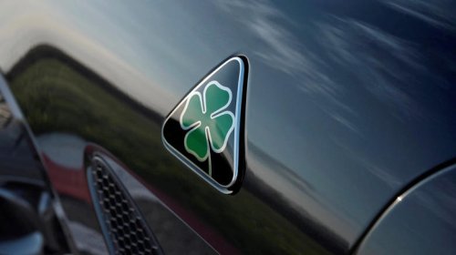 Alfa Romeo, What does the four-leaf clover badge mean on Alfa Romeo vehicles?