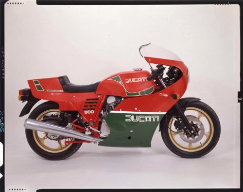 Ducati celebra el centenario con la Collezione 100: diez espectaculares motos que homenajean su histórico legado en la competición