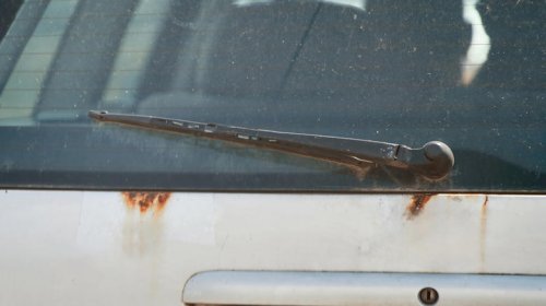 How to maintain your windshield wiper blades to ensure they last