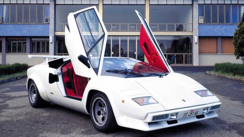 The most useless rear wing of all time was pure 80s insanity