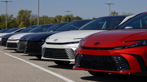 What OEM tires does the Toyota Camry typically come with?