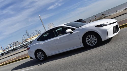 Toyota, Toyota Camry, What OEM tires does the Toyota Camry typically come with?