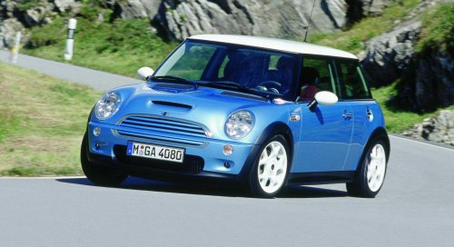 El Mini del siglo XXI ya ha cumplido 25 años: el primer urbano premium sigue manteniendo su reinado sin ningún rival que le haya hecho sombra
