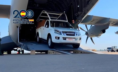 De la silla gestatoria a un motor de 587 CV: el drástico cambio del nuevo papamóvil eléctrico que llega a España