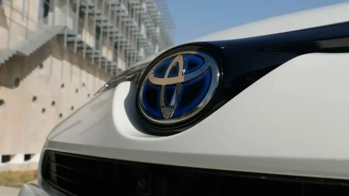 Toyota coloca tres coches entre los más vendidos de mayo con una sorpresa