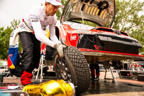 Sebastien Ogier ‘despelleja’ los neumáticos