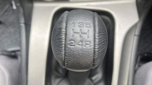 5 pro tips for driving a manual car in city traffic