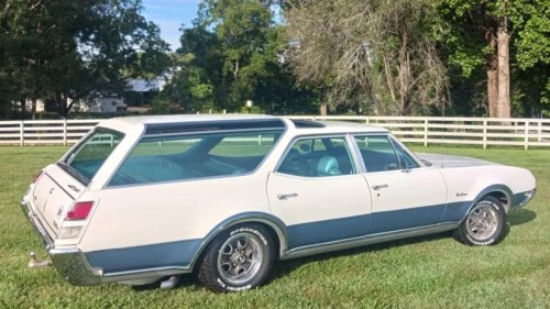 9 muscle cars from the early 1970s that pushed V8 performance to the limit