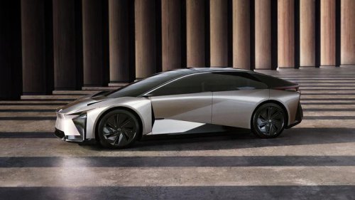 Toyota, Tesla, Toyota cancela lo que hubiera sido su alternativa al Tesla Model 3 y el motivo dice mucho de hacia dónde va el coche eléctrico