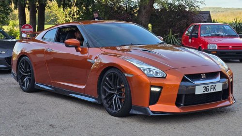10 supercars only experts should drive &amp; 10 that are surprisingly friendly