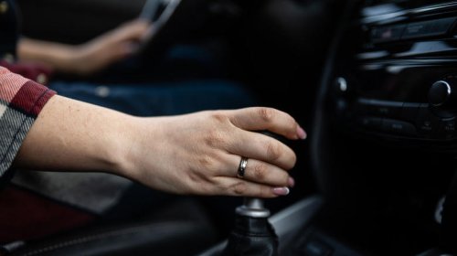 5 pro tips for driving a manual car in city traffic