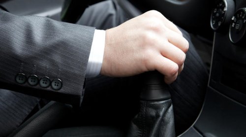 Does resting your hand on the shifter wear out a manual transmission?