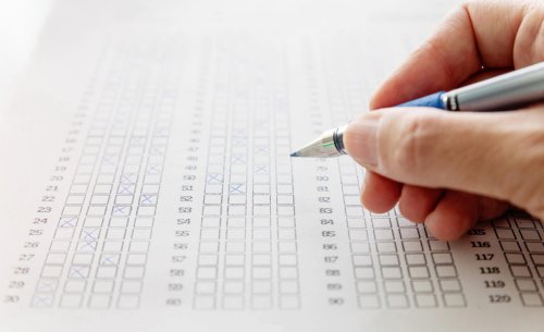 ¿Seguirías aprobando el carnet hoy? Estas 10 preguntas de la DGT ponen a prueba lo que recuerdas