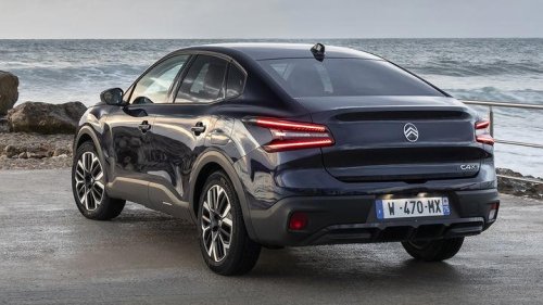 ¡Todavía quedan sedanes baratos! ¿FIAT Tipo o Citroën C4 X? La etiqueta ECO y 9.300 € de rebaja decantan la balanza