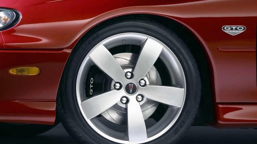 Pontiac, Pontiac GTO revival: Nostalgia meets modern muscle in the 2000s