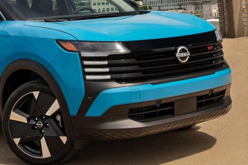 「カッコよくなったのは大歓迎だけど…」日産のコンパクトSUV新型「キックス」まもなく登場! 欧州車風デザインへの劇的変化にネットがざわつく理由