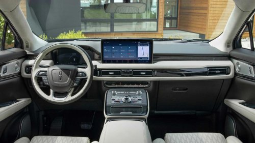Lincoln, SUV, BMW, BMW 3 Series, This 4-year-old Lincoln is the ultimate American luxury SUV for way less than a new BMW 3 Series