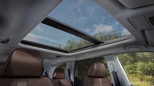 Sunroof vs. moonroof: What's the difference, really?