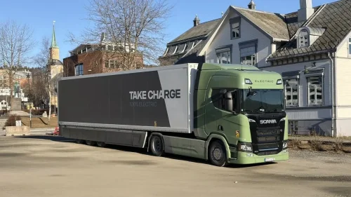Anders Gaasedal, ingeniero sueco, atraviesa 21 países en un camión eléctrico recorriendo 73.500 km: adiós al temor de los camioneros
