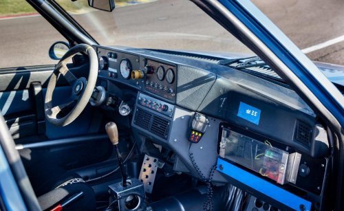 A la venta un Alfa 75 del equipo oficial de rally de la Policía, un clásico con una historia única
