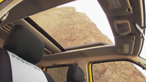 Sunroof vs. moonroof: What's the difference, really?