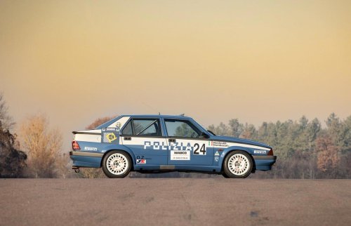 A la venta un Alfa 75 del equipo oficial de rally de la Policía, un clásico con una historia única