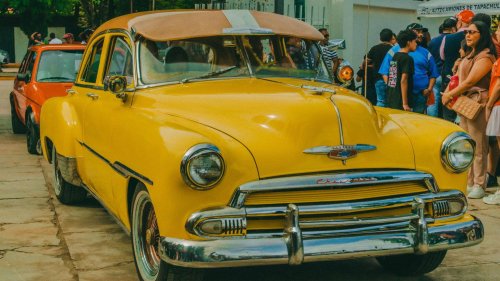 10 colors that only look good on classic cars & 10 they’d never pull off