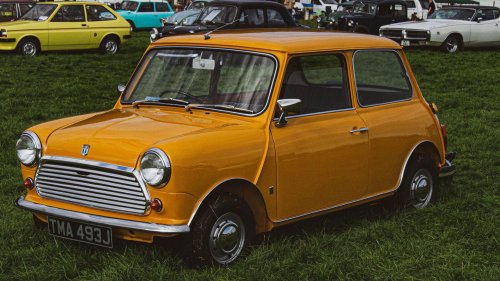 10 colors that only look good on classic cars & 10 they’d never pull off