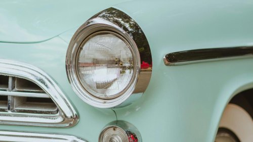 10 colors that only look good on classic cars & 10 they’d never pull off