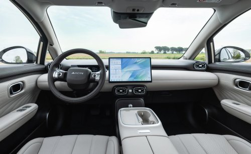 El grupo chino GAC llega a España con la marca Aion: un SUV y un compacto fabricados en Europa