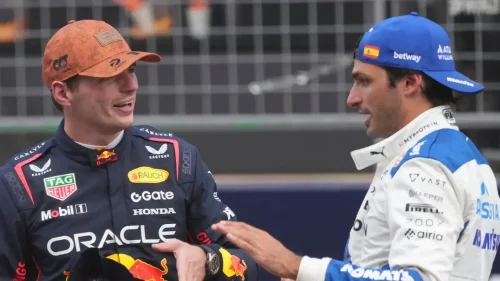 Carlos Sainz le copia el coche a Max Verstappen, pero no con un deportivo como te podías imaginar